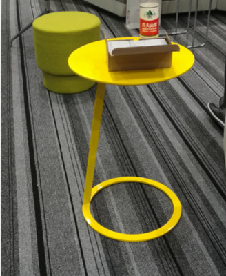 Китай Небольшие бортовые круглые цвета простого дизайна журнального стола металла опционные для дома поставщик